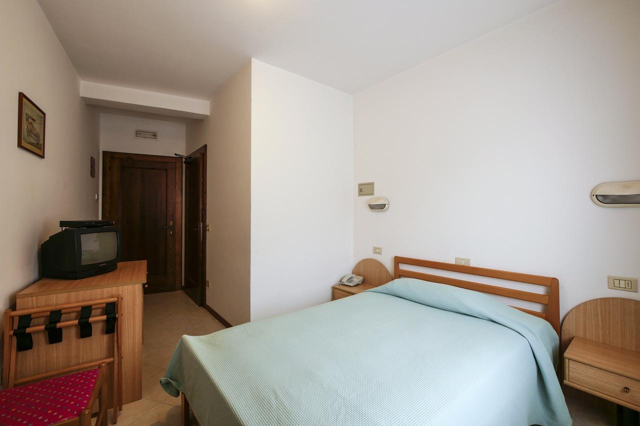 Albergo De March Farra d'Alpago Exteriör bild